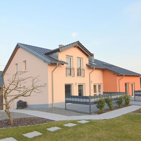 Lovely Modern Apartment With Private Terrace Ellscheid Exterior photo