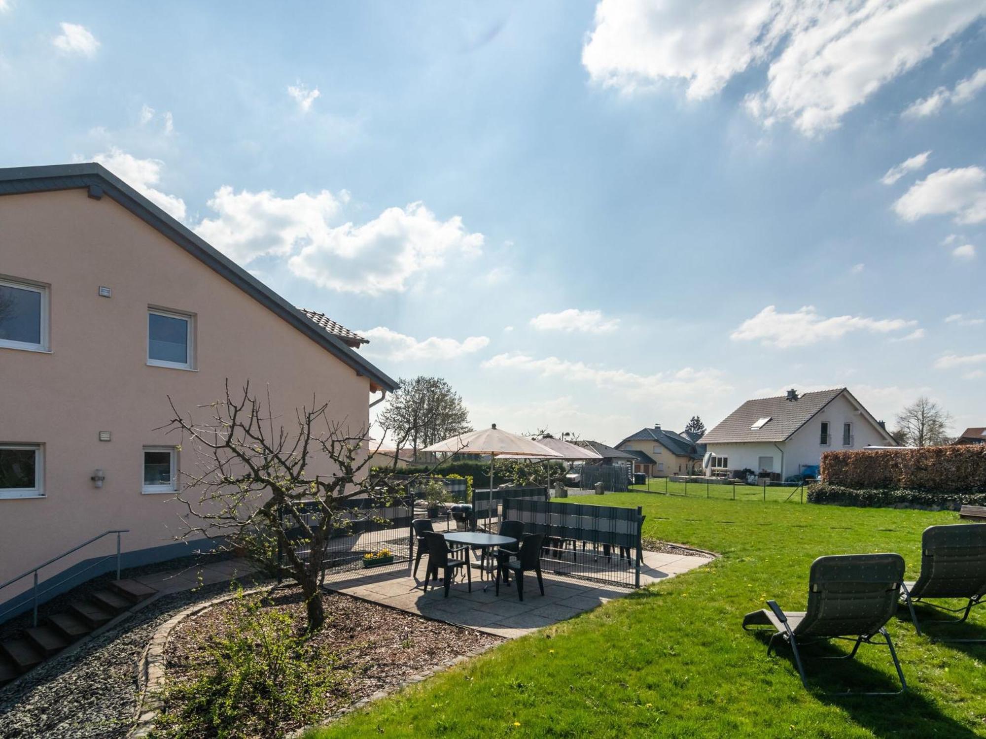 Lovely Modern Apartment With Private Terrace Ellscheid Exterior photo